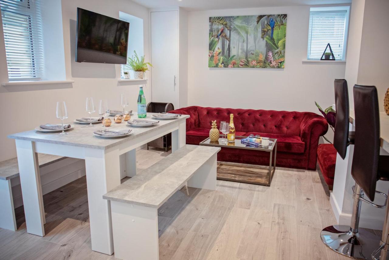 The Dragon'S Den Apartment Harrogate Bagian luar foto