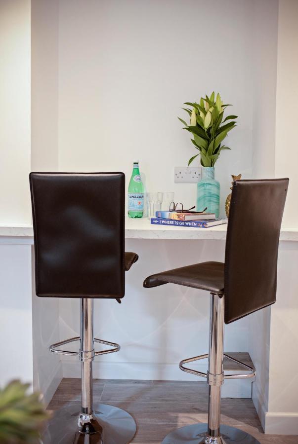 The Dragon'S Den Apartment Harrogate Bagian luar foto
