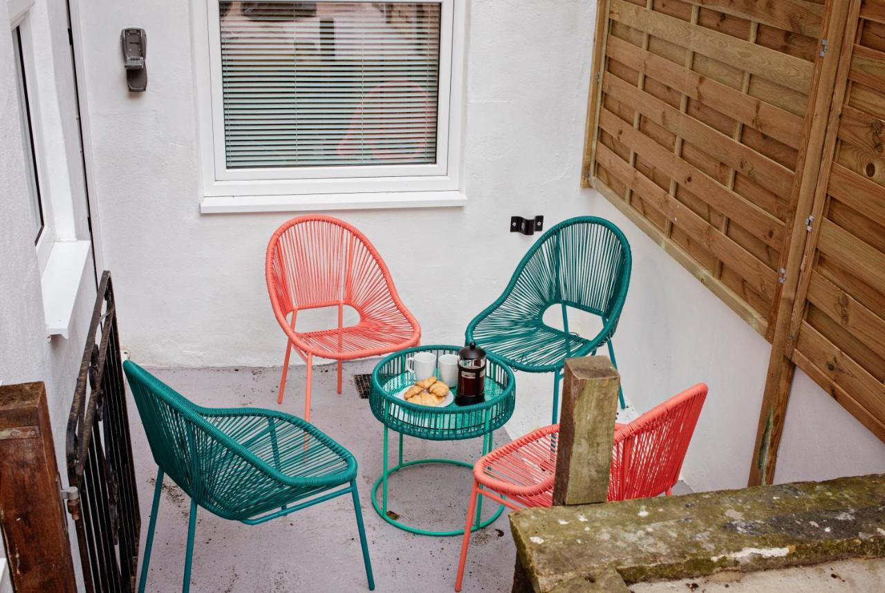 The Dragon'S Den Apartment Harrogate Bagian luar foto