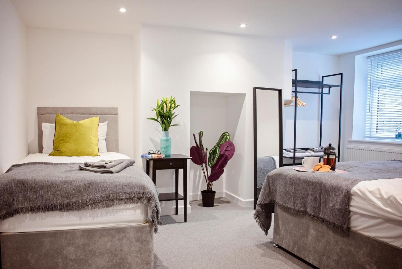 The Dragon'S Den Apartment Harrogate Bagian luar foto